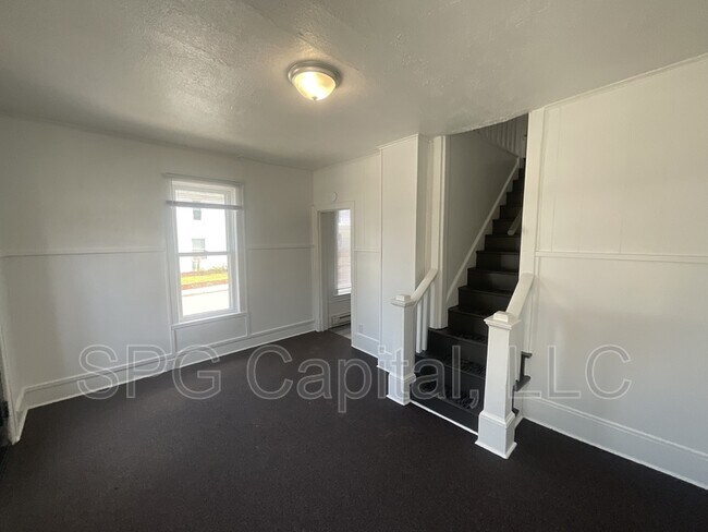 Building Photo - 262 E Garfield St