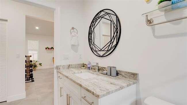 Building Photo - 627 47th St