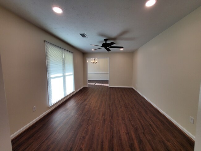 Building Photo - 6608 Autumnleaf Dr