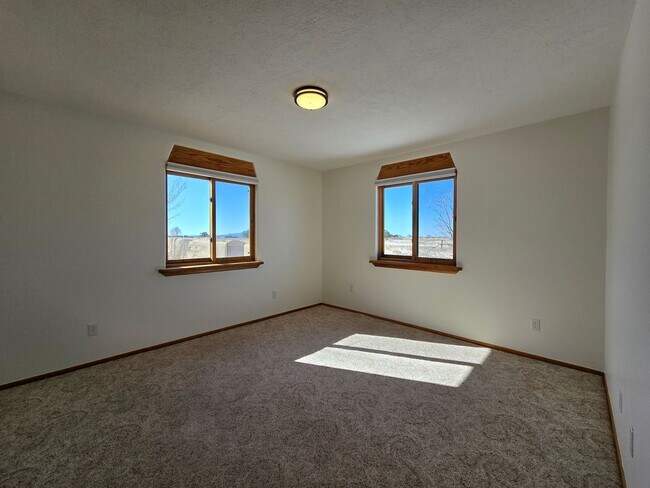 Building Photo - 19 Camerada Rd