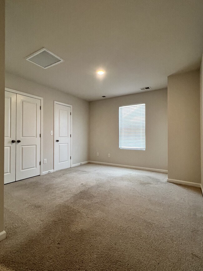 Building Photo - 199 Kitti Wake Dr