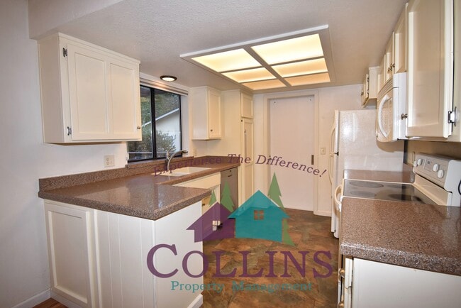 Building Photo - 10959 Henson Way