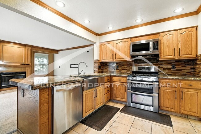 Building Photo - Stunning Home with Central AC and 2-Car Ga...