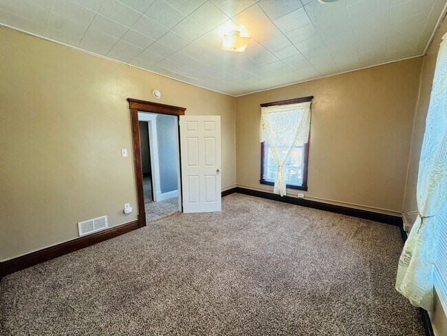 Building Photo - 420-422 Pennsylvania Ave