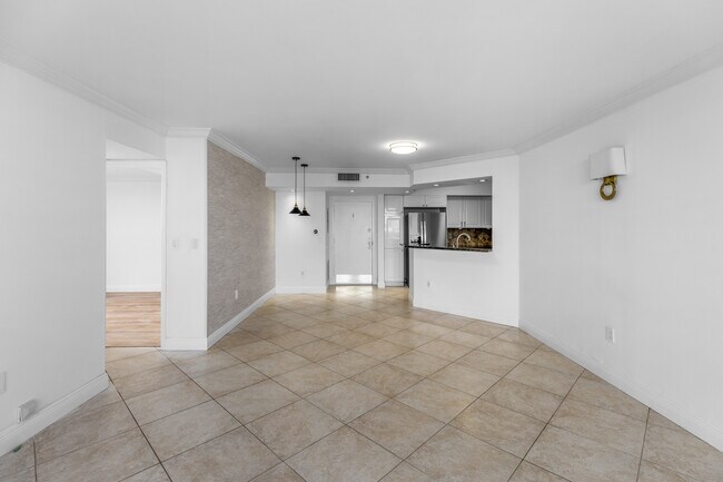 Building Photo - 1800 Sunset Harbour Dr