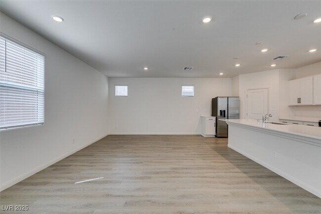 Building Photo - 9133 Vesey Ave