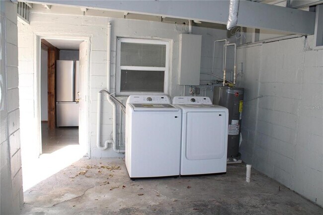 Building Photo - 10704 50th Ave N