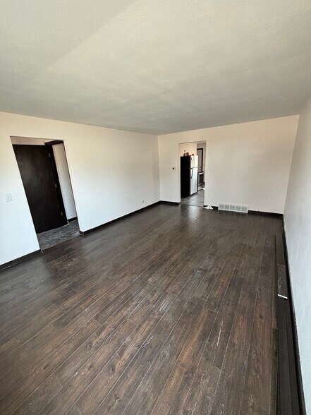 Building Photo - 2047 Ravine St