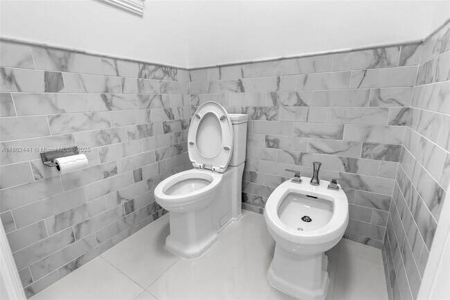 Building Photo - 6402 SW 93rd Pl