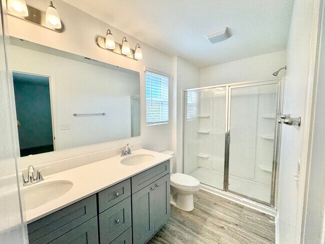 Building Photo - On quiet, dead end Street 3 bedroom 2 1/2 bath townhome