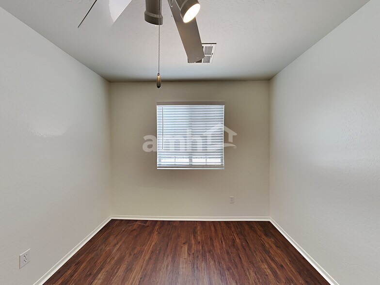 Building Photo - 6727 W Desert Ln