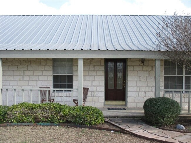 Building Photo - 7047 Smith Dairy Rd