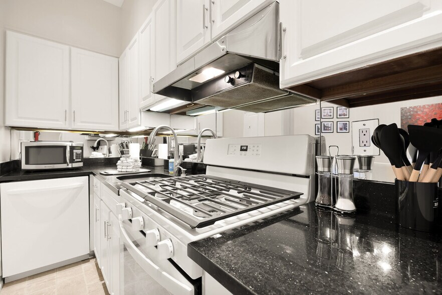 Building Photo - 1740 R St NW