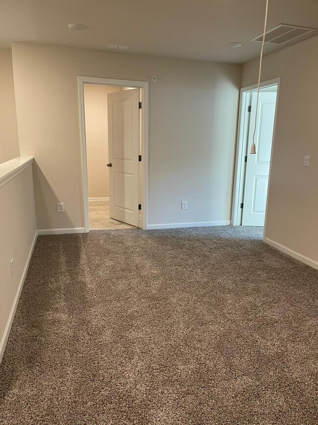 Building Photo - 1186 Arrowlake Rd