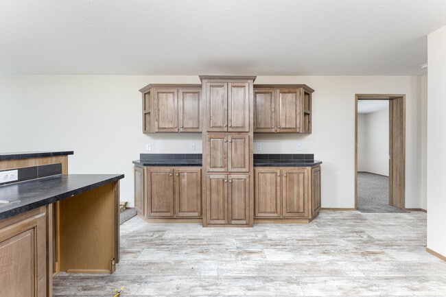 Building Photo - 395 Elder St