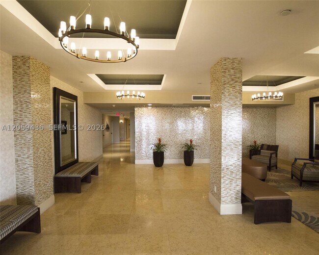 Building Photo - 1420 Brickell Bay Dr