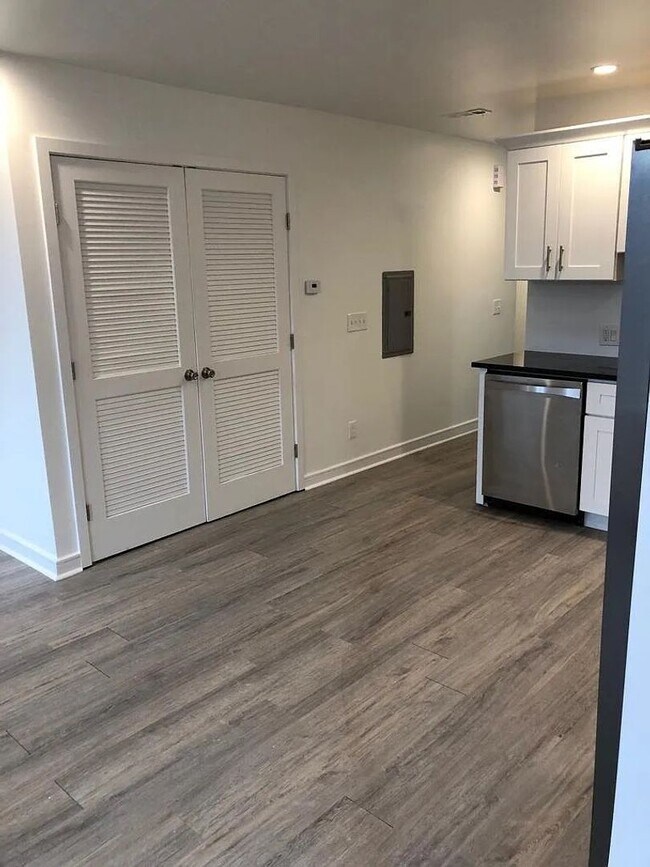 Building Photo - 2217 Reed St