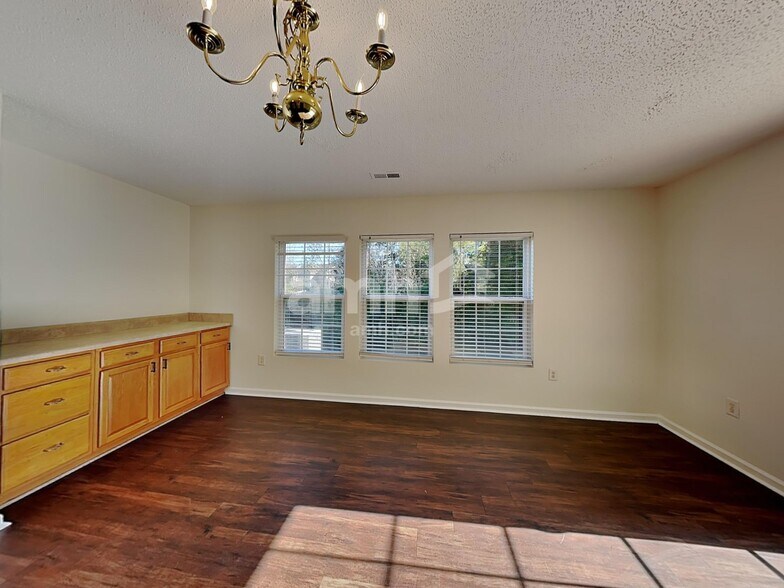 Building Photo - 4426 Red Hook Rd