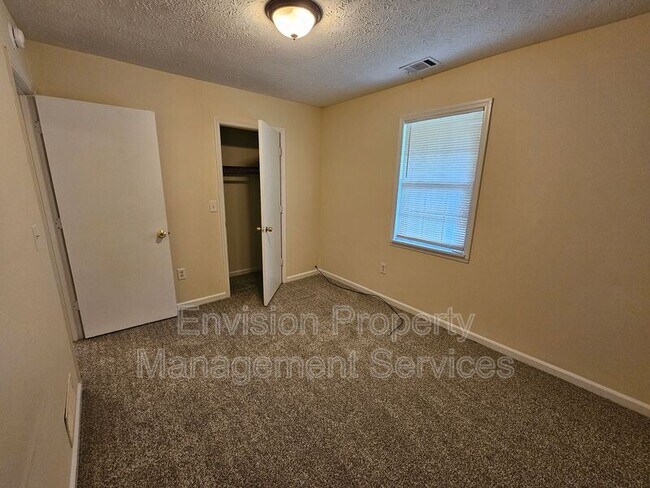 Building Photo - 115 Jay Ln