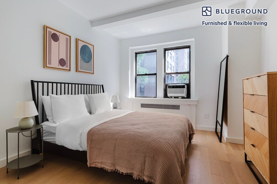 Building Photo - 231 E 76th St