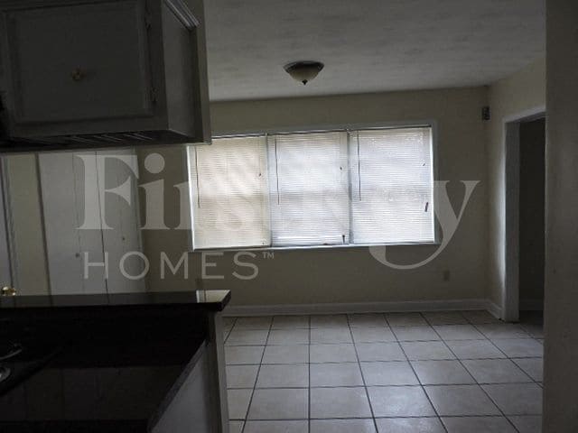 Building Photo - 3347 Bluemont Dr