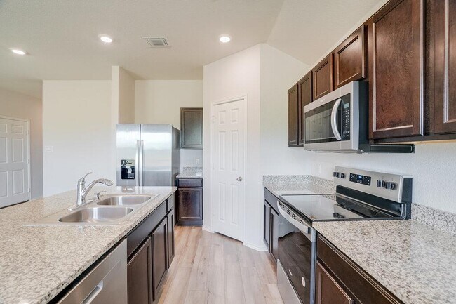 Building Photo - 521 Anconia Ct