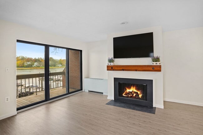 Building Photo - 7 River Rd