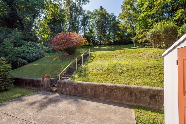 Building Photo - AVAILABLE OCT 1ST!! RENOVATED 3-BEDROOM PENN HILLS!!