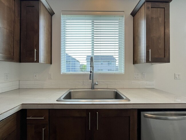 Building Photo - Stunning 3 Bedroom with Bonus Room | Solar Panels, Stainless Steel Appliances & Fenced Backyard