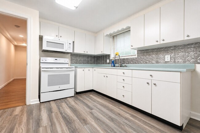 Building Photo - 343 Tremont Ave