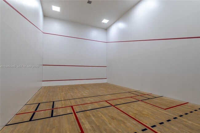 Building Photo - 1010 Brickell Ave