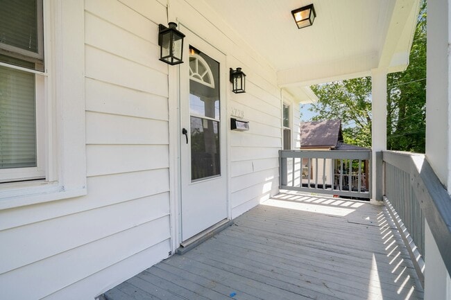 Building Photo - 3728 Standish Ave
