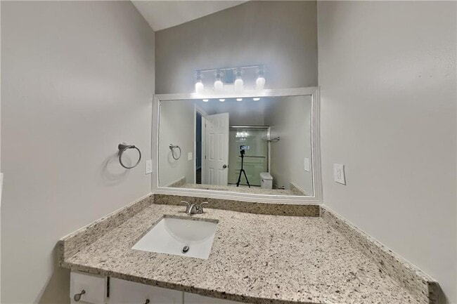Building Photo - 815 Riverstone Ln