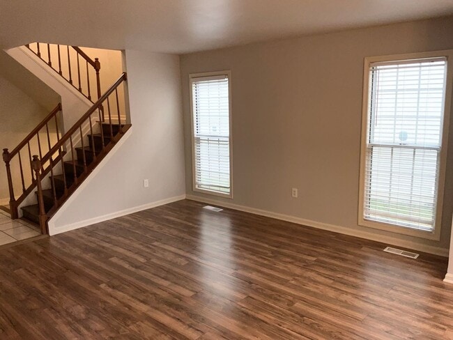 Building Photo - Very clean and well maintained 3BR 2.5BA single family home with large rear deck and 1 car garage