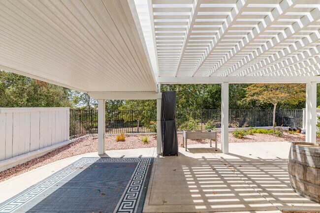 Building Photo - The Colony 55+ community. Great 2 bedroom/...