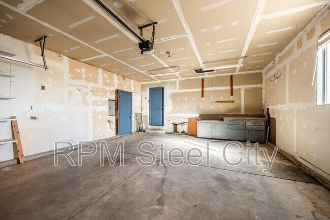 Building Photo - 4645 Ridge Dr