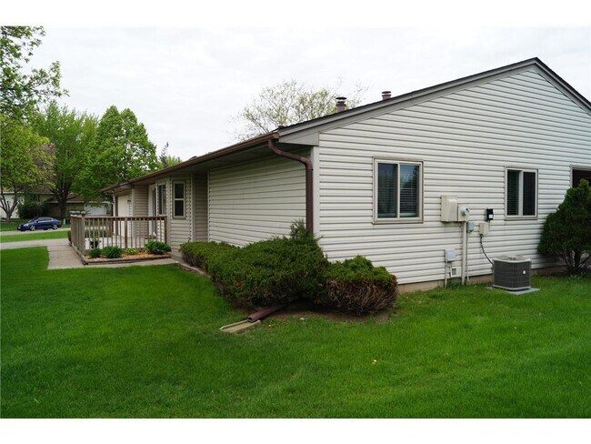 Building Photo - 14931 Echo Way
