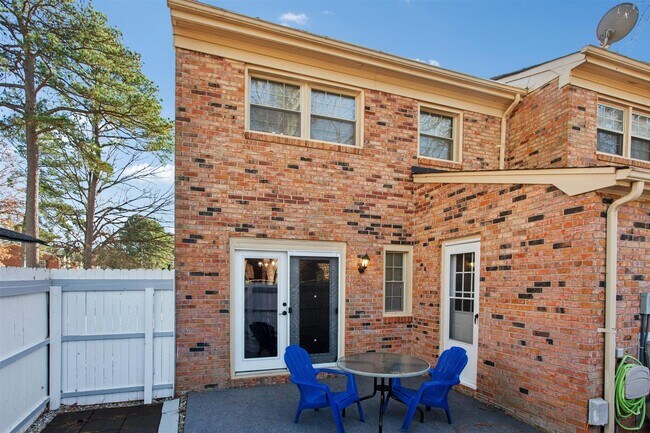 Building Photo - End-Unit 3BR Townhome Courthouse Green Near Fort Eustis