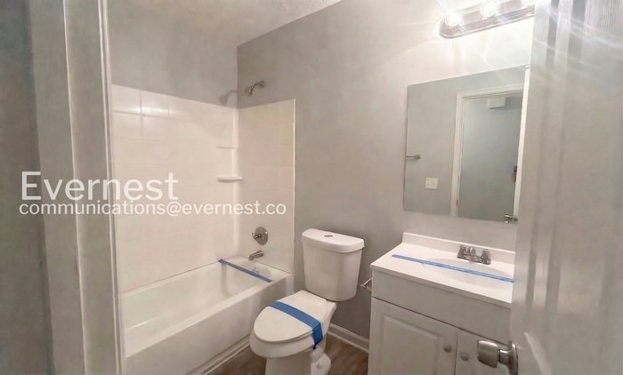 Building Photo - 1085 Samuel Dr