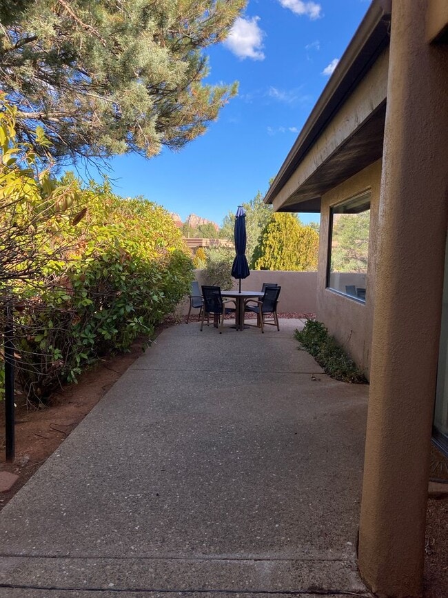 Building Photo - Gorgeous Furnished Arroyo Seco Townhouse with Fabulous Views!