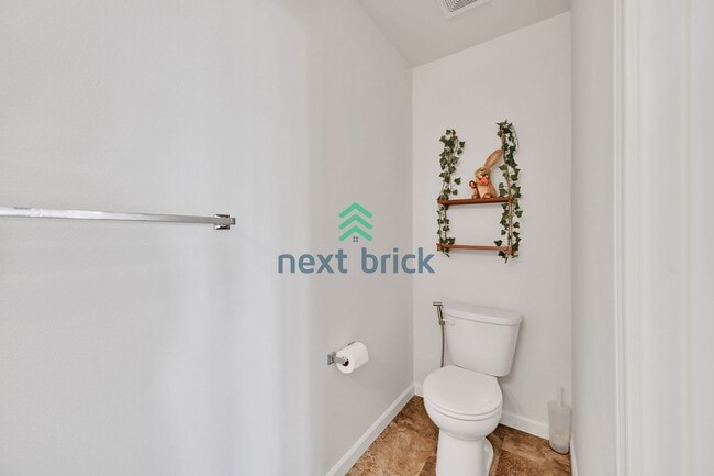 Building Photo - Spacious 4-Bed & 2.5 Bath Single Family Ho...