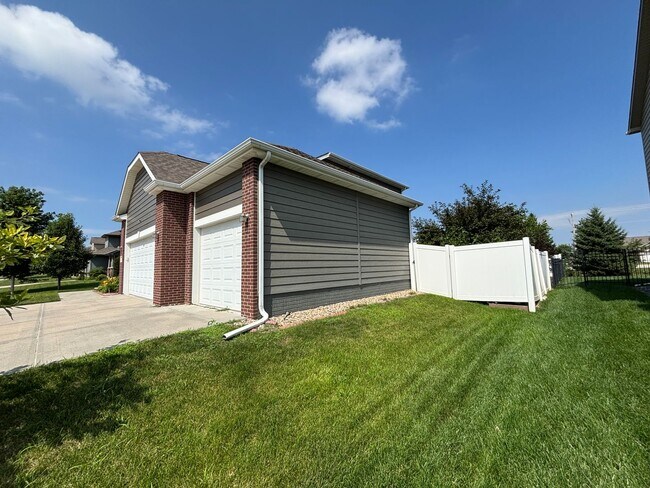 Building Photo - 2625 N 169th St