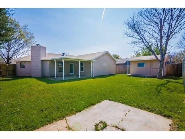 Building Photo - 1080 W Hills Terrace