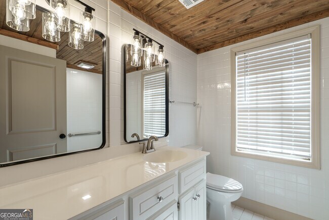 Building Photo - 384 Arrowhead Trail NE