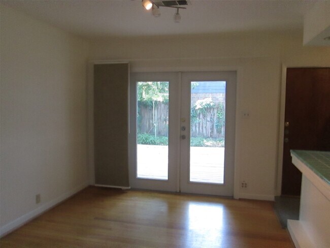 Building Photo - 2311 Bron Holly Dr