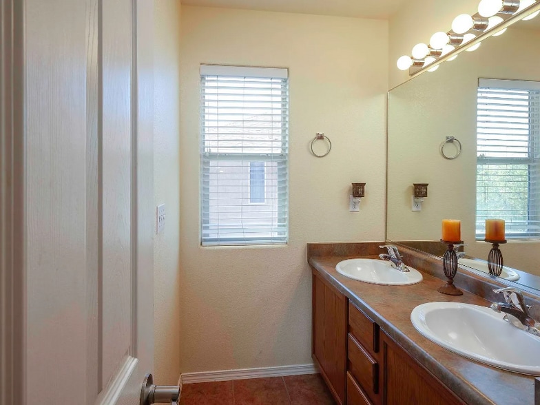 Building Photo - 2836 Meriwether St