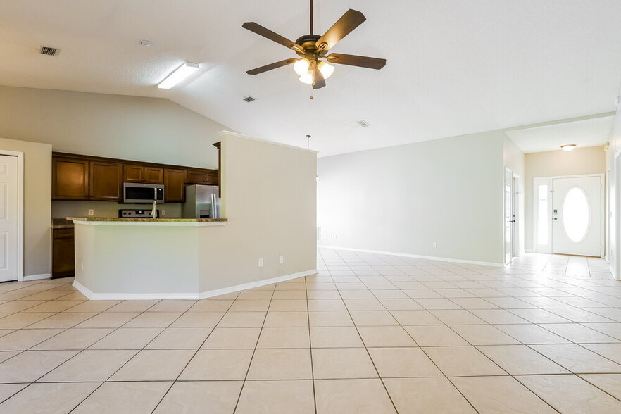 Building Photo - 467 Brightview Dr