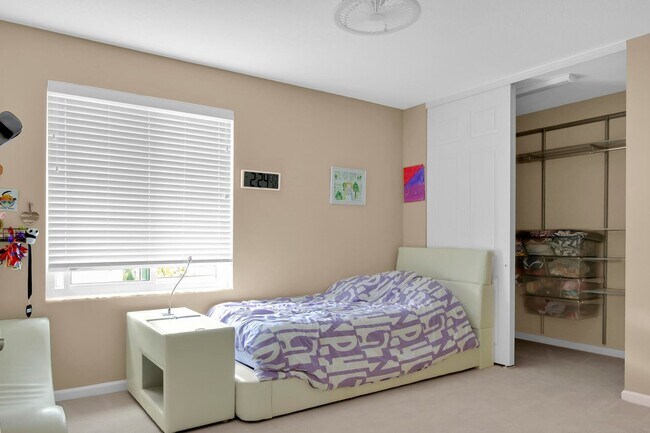 Building Photo - 9022 Dupont Pl