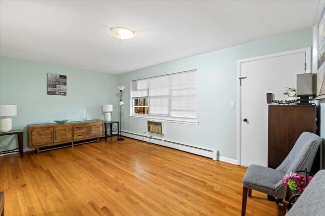 Building Photo - 1725 Howard Ave