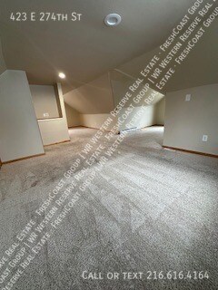 Building Photo - 423 E 274th St